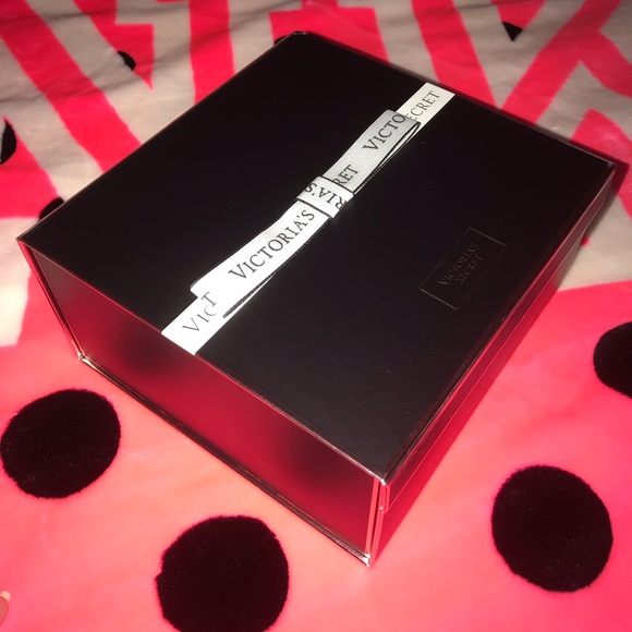 💕NEW Victoria’s secret box💕 - Picture 2 of 5